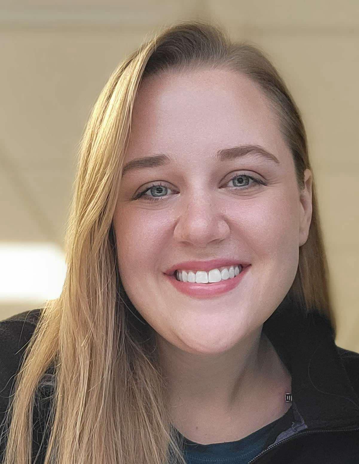 Lindsay Hanes headshot